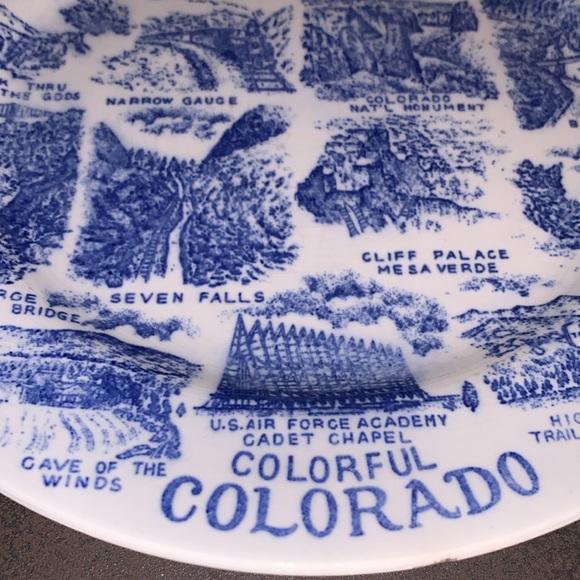 1960s Blue & White Ceramic Colorado Tourist Souvenir Collectible Display Plate - Picture 3 of 17